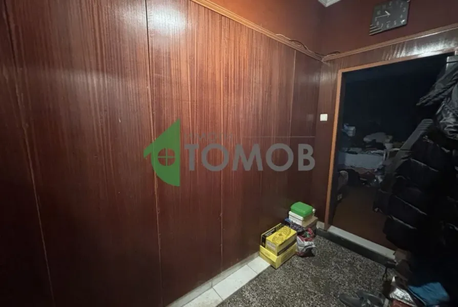 Spacious Three-Bedroom Apartment with Retail Space in Stara Zagora - Image 5