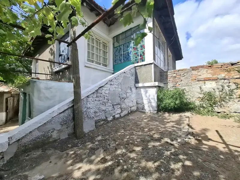 Granite Stone House with Spacious Rooms in Granitovo - Image 3