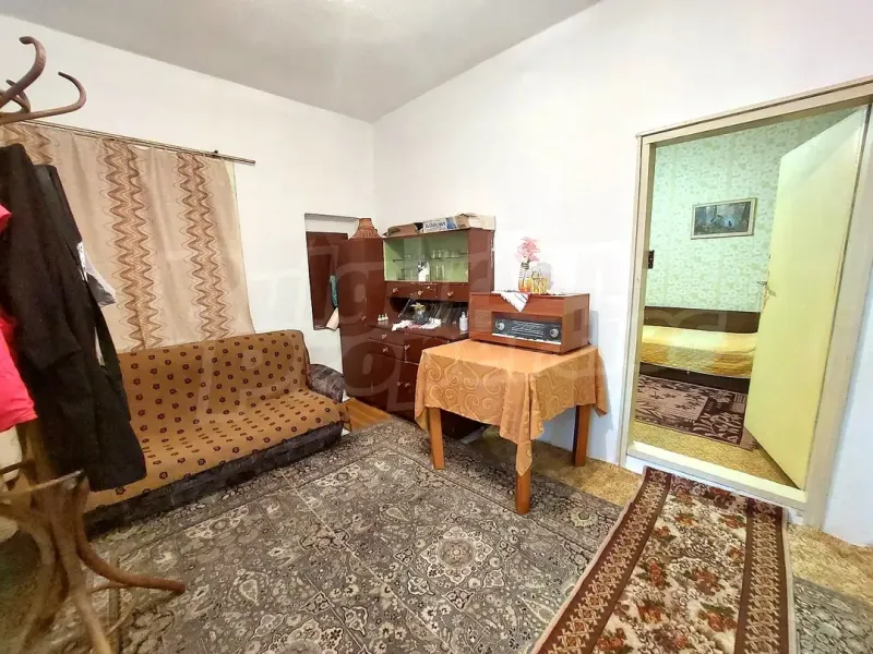 Granite Stone House with Spacious Rooms in Granitovo - Image 4
