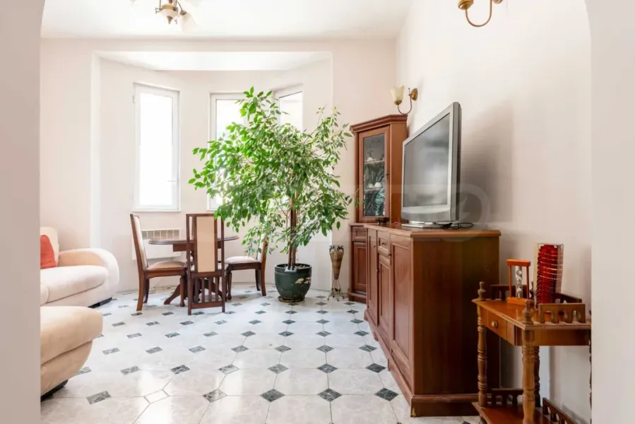 Spacious, Fully Furnished Apartment in Sofia's Central District - Image 2