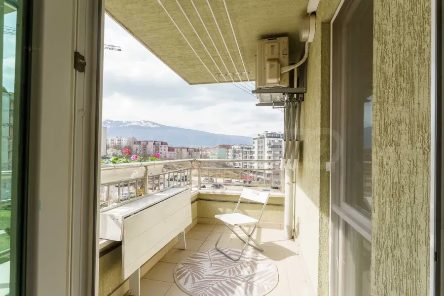 Fully furnished 3-bedroom apartment in Sofia's Student City - Image 1