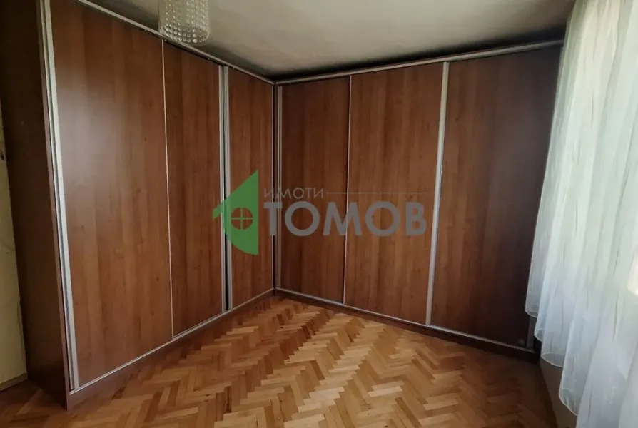 Spacious Three-Bedroom Apartment in Central Stara Zagora for Sale - Image 5