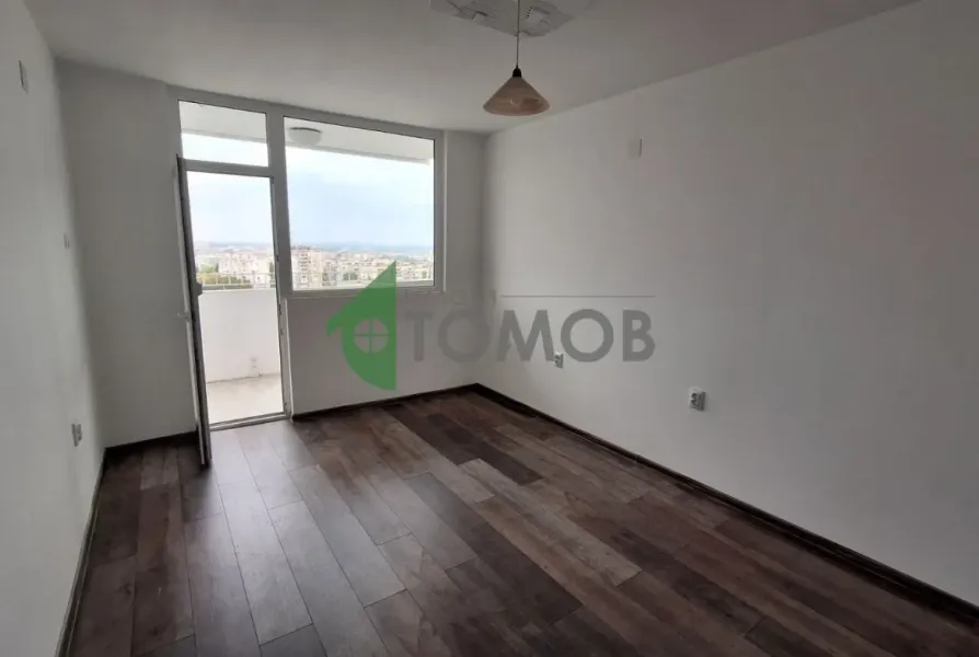 Spacious, Renovated 3BR Apartment with Great Views in Stara Zagora - Image 1