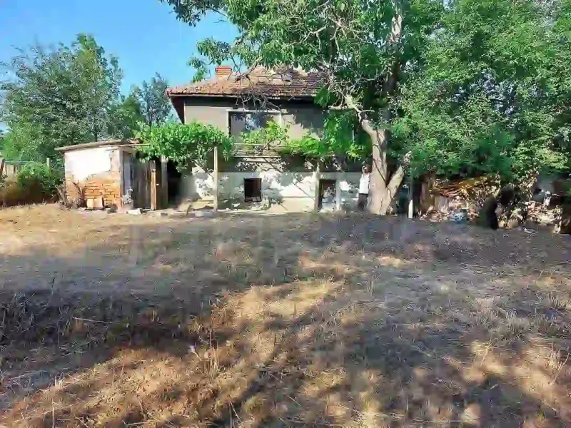 Granite Stone House with Spacious Rooms in Granitovo - Image 1