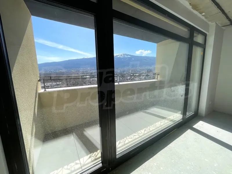 Spacious Vitosha View Penthouse, 3 Bedrooms, 214m2, Sofia, Unfurnished - Image 2