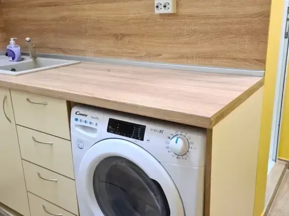 Fully Furnished One-Bedroom Apartment in Dravichka, Sofia - €400 - Image 3