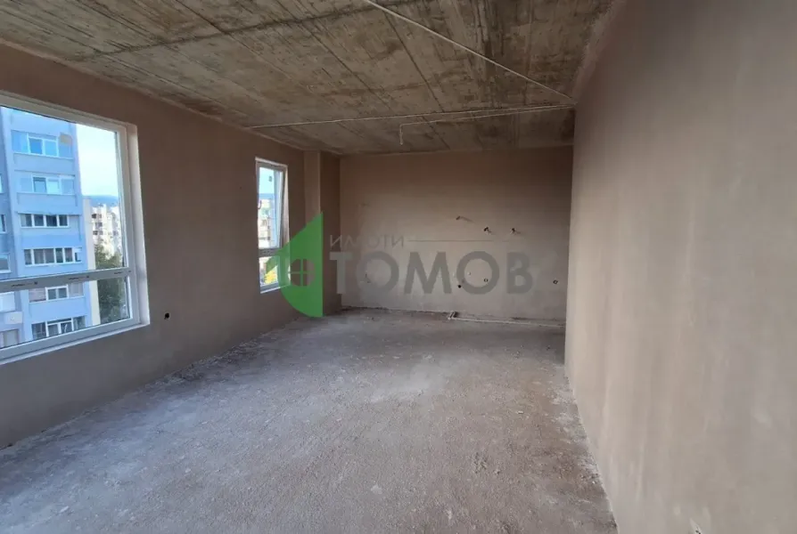 Spacious 3-Bedroom Apartment in New Stara Zagora, Bulgaria - Image 1