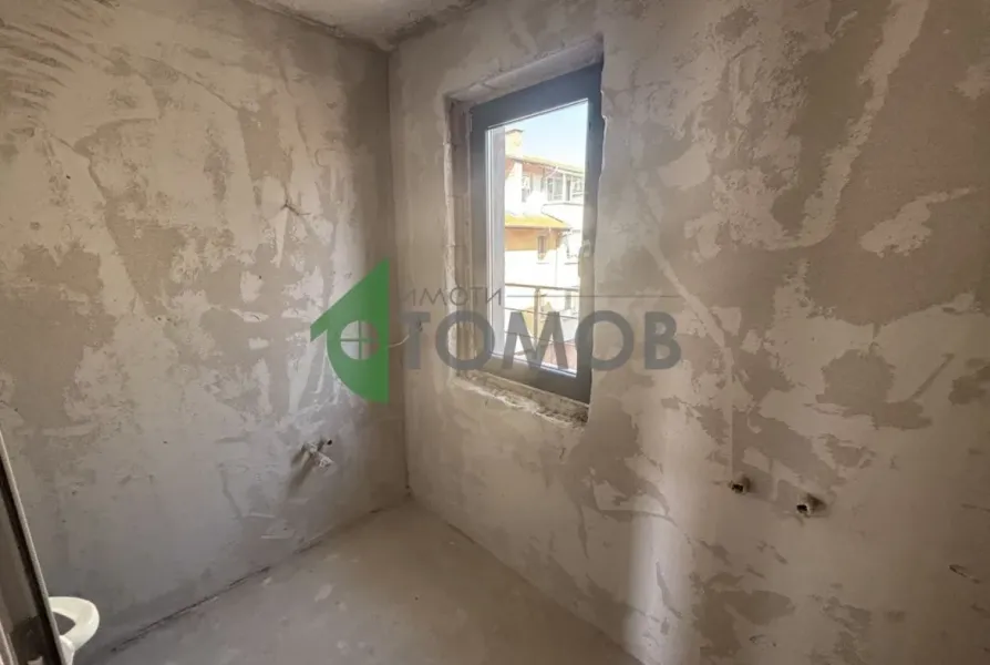 Spacious 3-Bedroom Apartment Near Park in Stara Zagora - Image 3