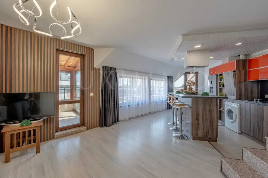 Spacious Penthouse with City Views & Terraces For Sale - Image 1