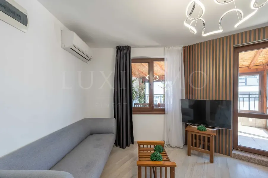 Spacious Penthouse with City Views & Terraces For Sale - Image 5