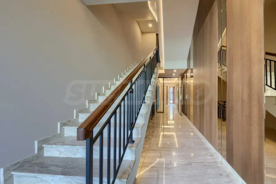 Spacious Fully Furnished 2-Bedroom Apartment with Parking in Paradise Place - Image 1