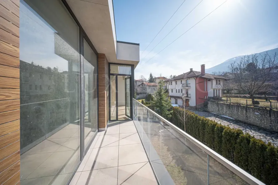 Spacious House in Boyana: 3 Bed, 3 Bath, Large Yard, Rent - Image 4