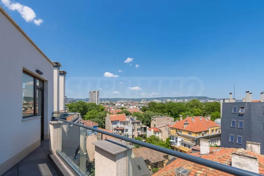 Panoramic Luxury Penthouse with SPA in Varna - Image 2