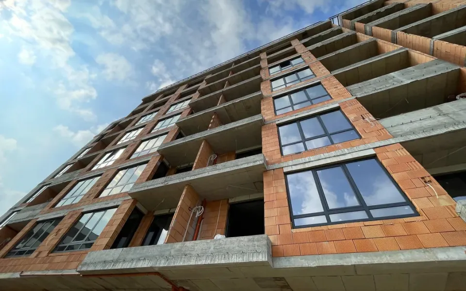 Spacious Four-Bedroom Apartment with Stunning Views in Plovdiv - Image 2