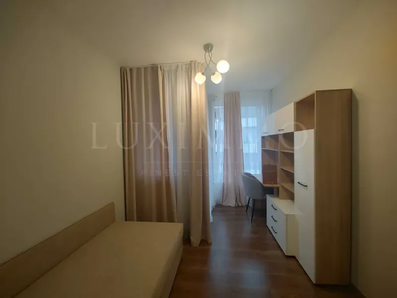 Spacious Four-Bedroom Apartment in Sofia with Elevator & Furnishings - Image 3