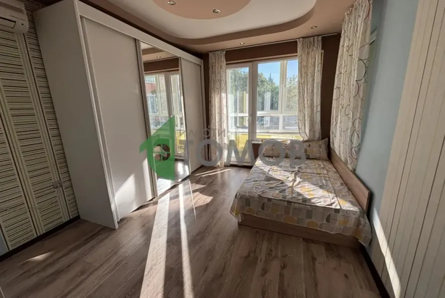 Spacious Fully Furnished Three-Bedroom Apartment in Stara Zagora - Image 4