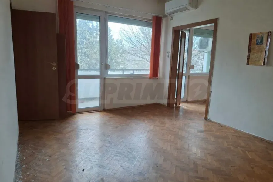 Spacious 2-Bedroom Apartment in Burgas City Center - Image 2