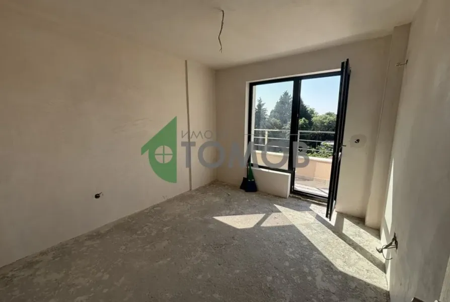 Spacious 3-Bedroom Apartment Near Park in Stara Zagora - Image 4