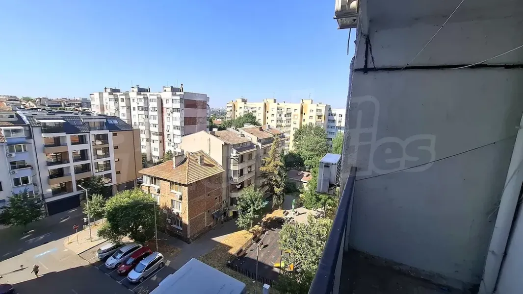 Spacious 3-Bedroom Apartment in Vazrazhdane, Burgas - Fully Furnished - Image 2