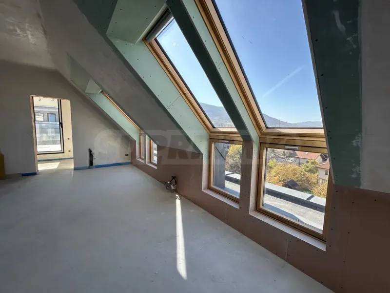 Luxurious PENTHOUSE with Mountain Views & Sauna - Image 3