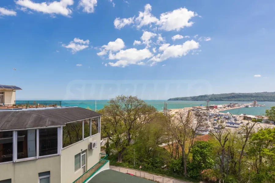 Spacious Seafront Apartment with Stunning Varna Views - Image 3