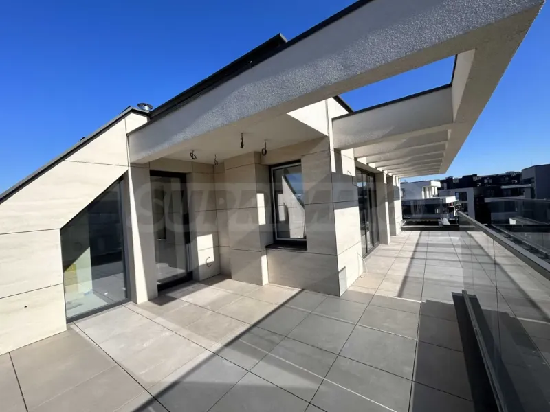 Luxurious PENTHOUSE with Mountain Views & Sauna - Image 2