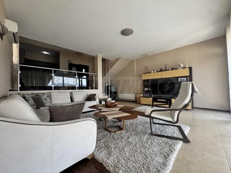 Panoramic Lakeside House - 6 Bedrooms, BG - Image 1