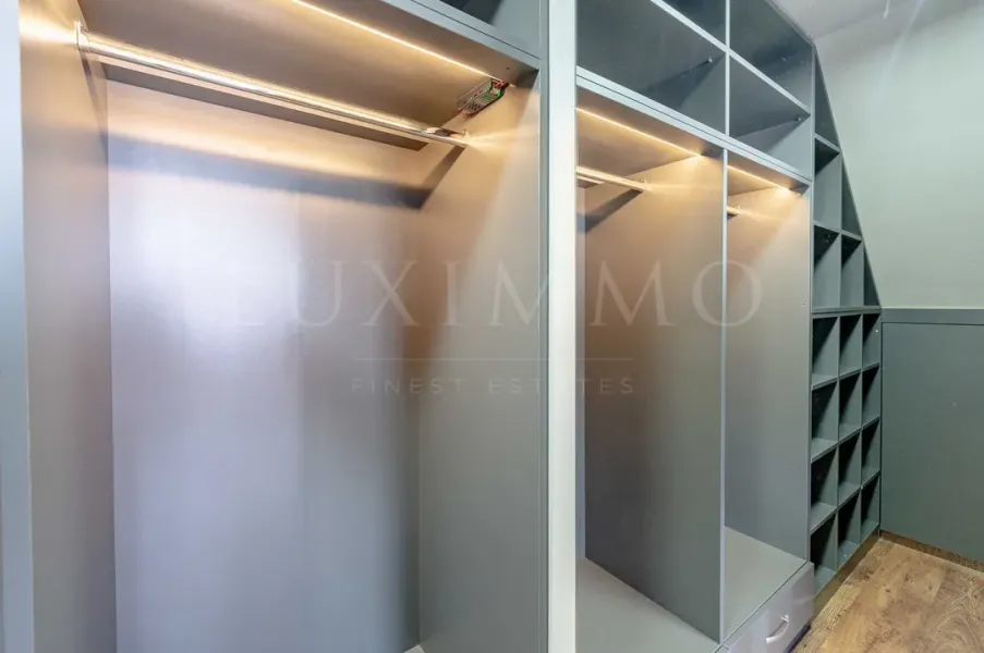 Spacious Penthouse with City Views & Terraces For Sale - Image 4