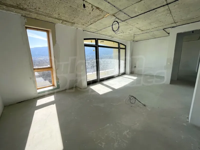 Spacious Vitosha View Penthouse, 3 Bedrooms, 214m2, Sofia, Unfurnished - Image 1