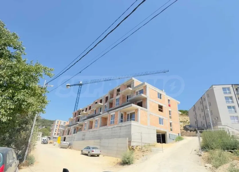 Spacious 2-Bedroom Apartment in New Varna Building - Image 4