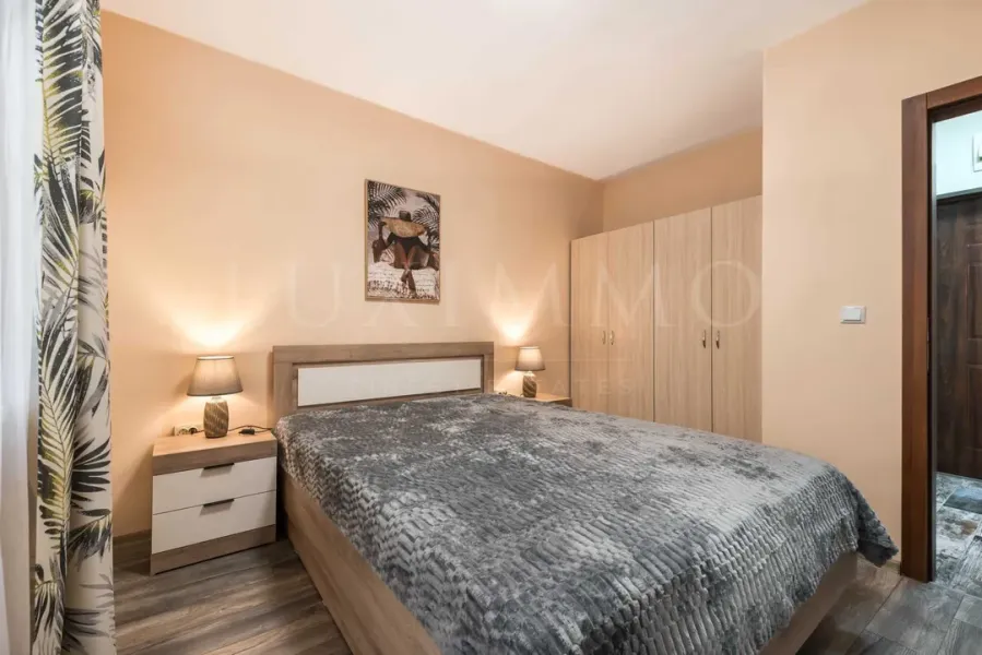 Spacious, Fully Furnished Apartment in Varna's Kolhozen Pazar District - Image 5