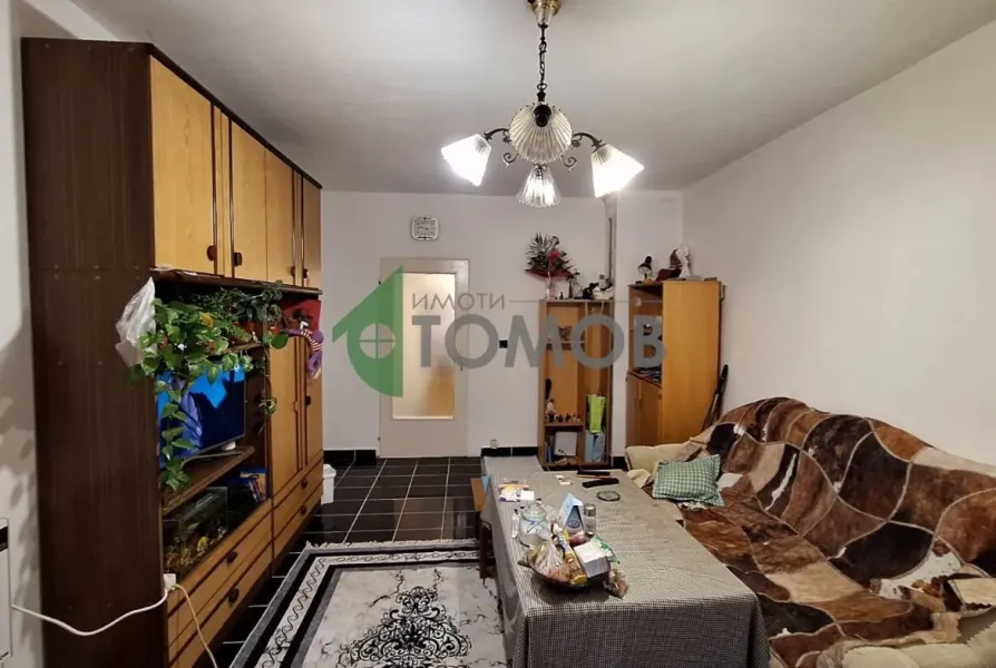 Spacious 3-Bedroom Apartment in Zheleznik, Stara Zagora - Image 3