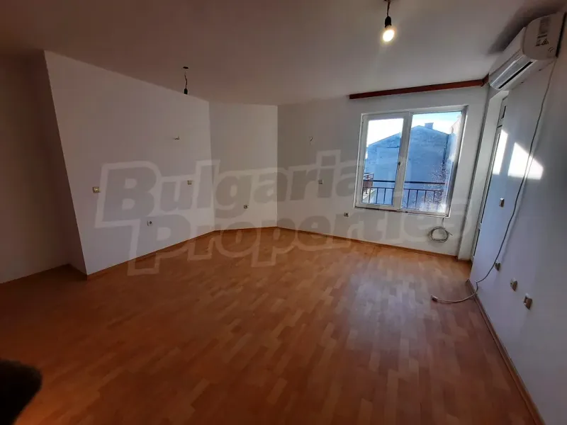 Spacious One-Bedroom Apartment in Burgas’s Desirable Vazrazhdane District - Image 4