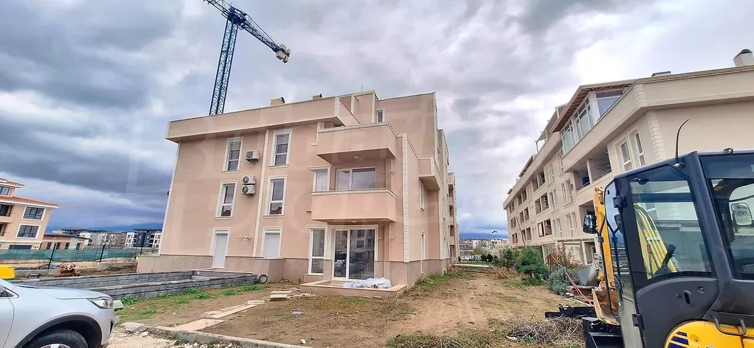 Spacious One-Bedroom Apartment with Rooftop Terrace in Ostromila - Image 4