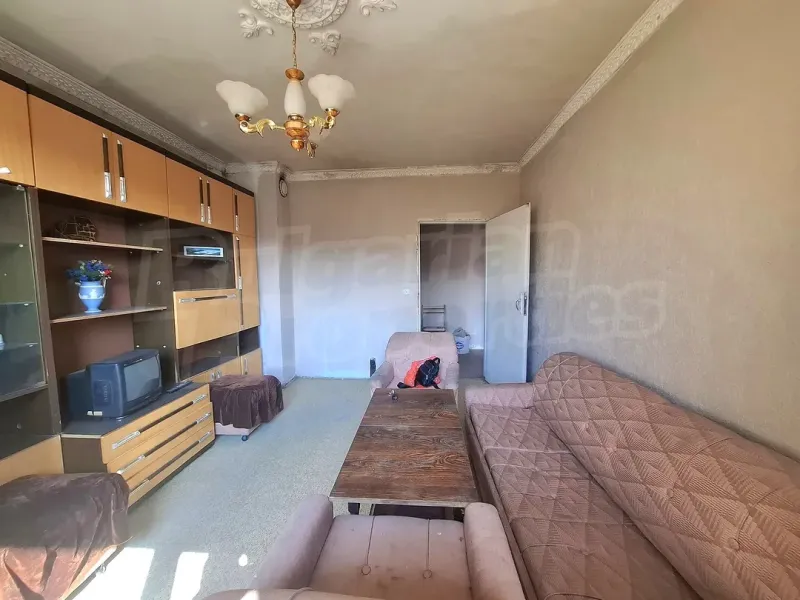 Spacious Topolovgrad Apartment with Stunning Views - For Sale - Image 4