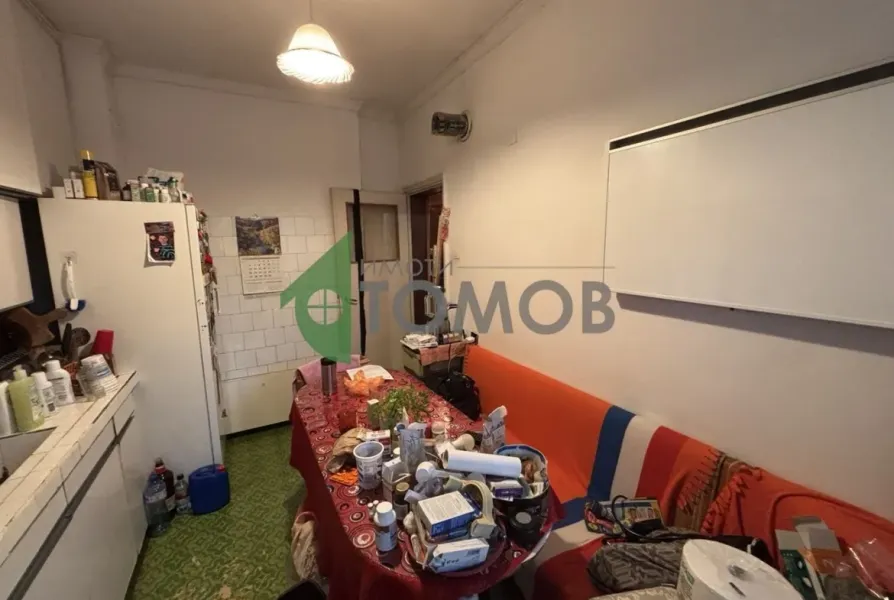 Spacious Three-Bedroom Apartment with Retail Space in Stara Zagora - Image 4