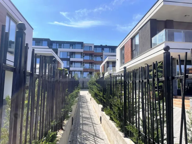 Bright 1-Bedroom Apartment Near Burgas Beach - Image 5