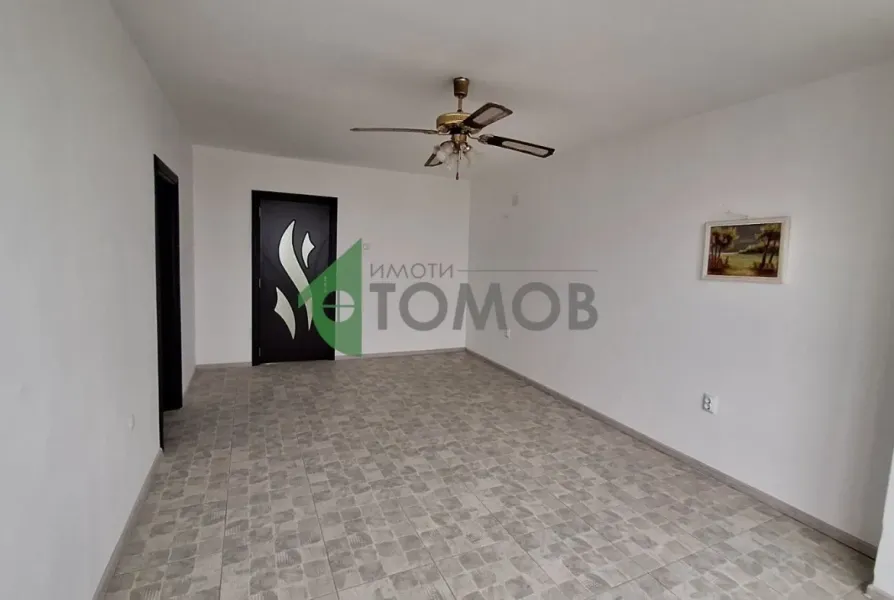 Spacious, Renovated 3BR Apartment with Great Views in Stara Zagora - Image 2