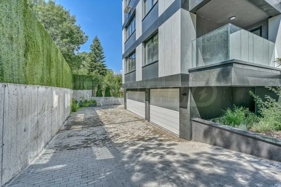 Spacious 2-Bedroom Apartment in New Sofia Building - Image 2