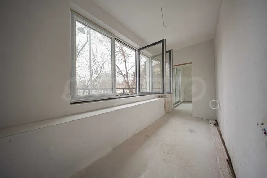 Spacious New House with Land in Sofia City Center - Investment Opportunity - Image 4