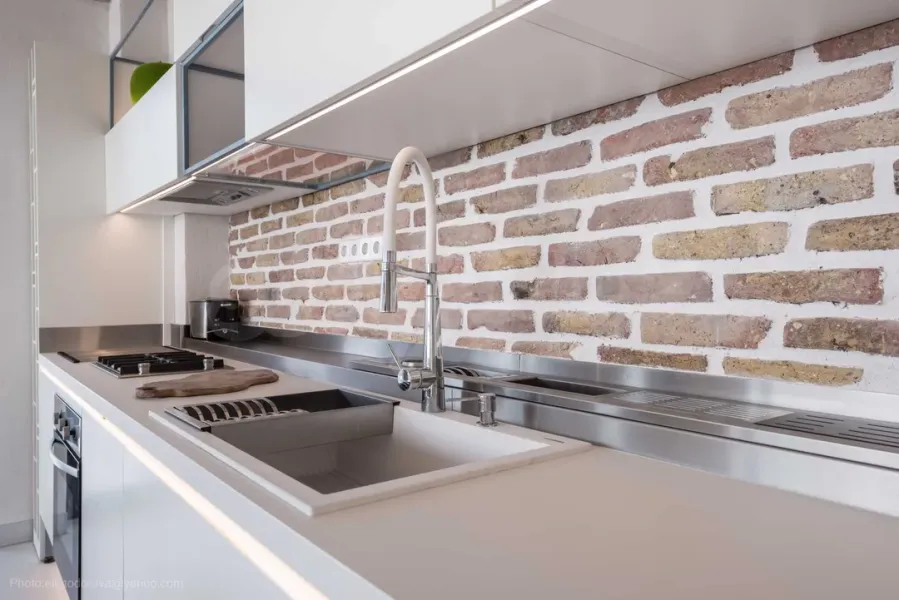 Luxury 3BR Apartment - Sea View, Varna - Image 2