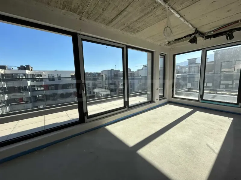 Luxurious PENTHOUSE with Mountain Views & Sauna - Image 4