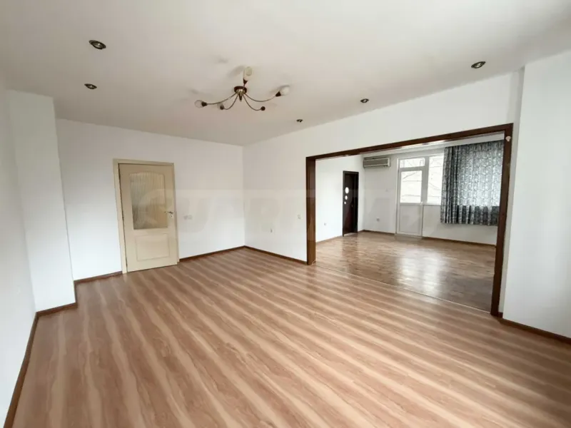Spacious 3-Bedroom Apartment in Plovdiv's Kurchuk Paris - Image 5