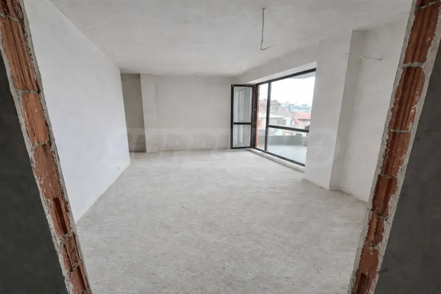 Spacious 2-Bed Apartment in Plovdiv Center - Image 4