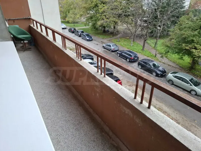 Spacious 3-Bedroom Apartment Near Varna City Center - Image 5