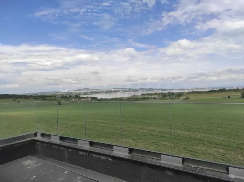 Spacious Seafront Apartment with Panoramic Views in Burgas, Bulgaria. - Image 4