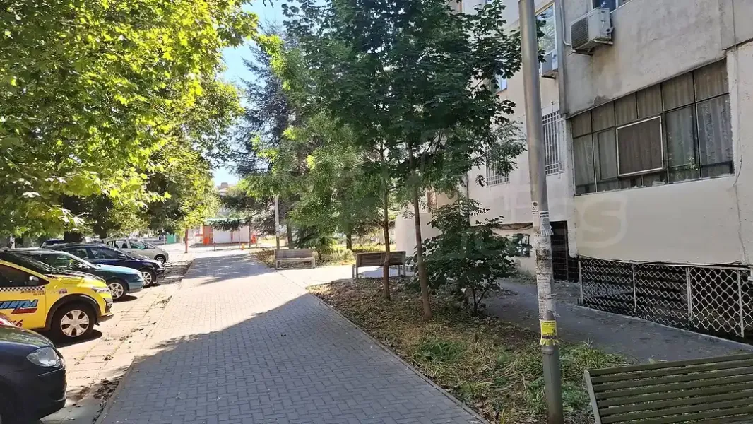 Spacious 3-Bedroom Apartment in Vazrazhdane, Burgas - Fully Furnished - Image 3