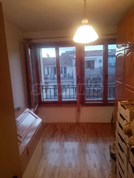Spacious 2-Bedroom Apartment Near Varna University & Beach - Image 4
