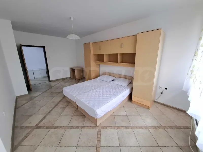 Spacious 3-Bedroom Apartment Near Varna City Center - Image 2