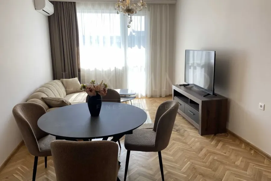 Stylish Two-Bedroom Apartment Near Varna Beach & Sea Garden - Image 1